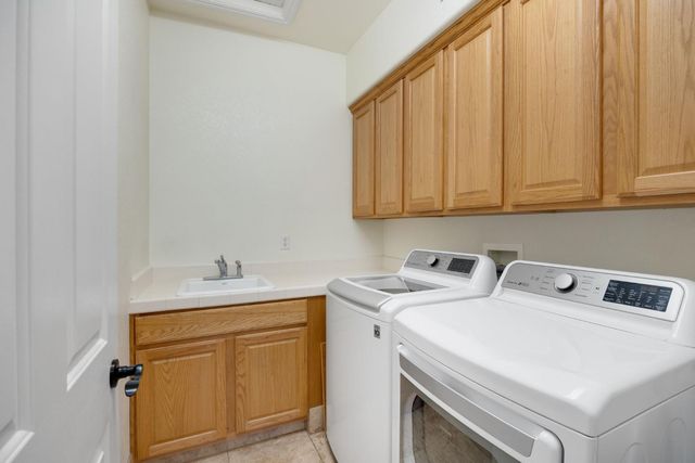 1560 Freswick Dr, Folsom, CA 95630