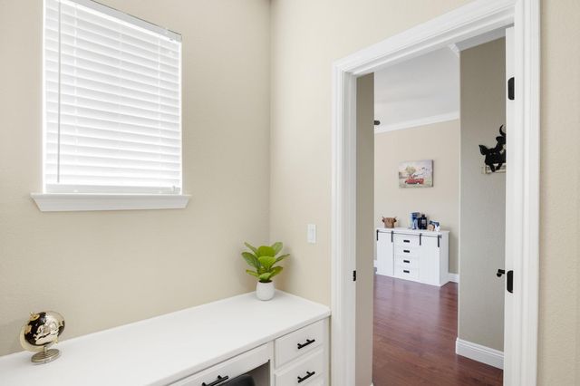 1560 Freswick Dr, Folsom, CA 95630