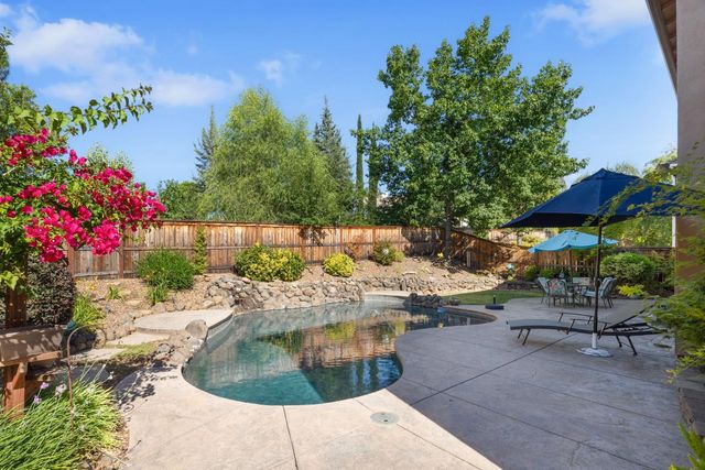 1560 Freswick Dr, Folsom, CA 95630