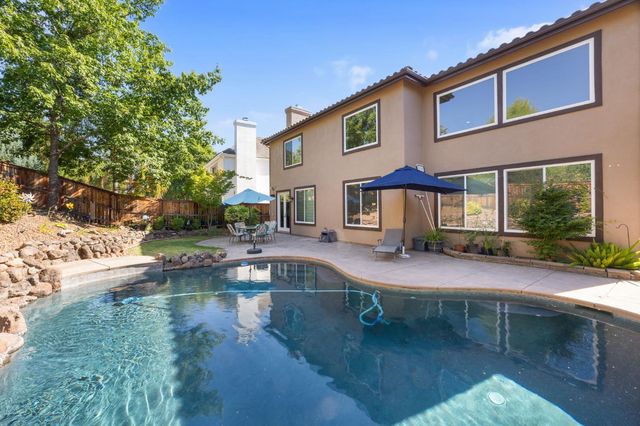 1560 Freswick Dr, Folsom, CA 95630