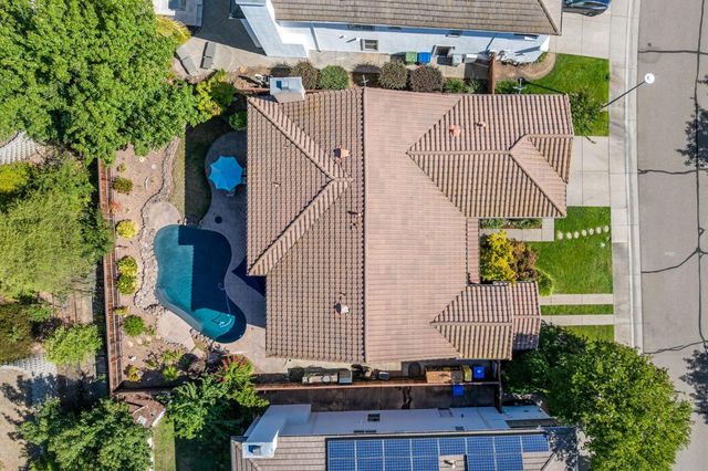 1560 Freswick Dr, Folsom, CA 95630