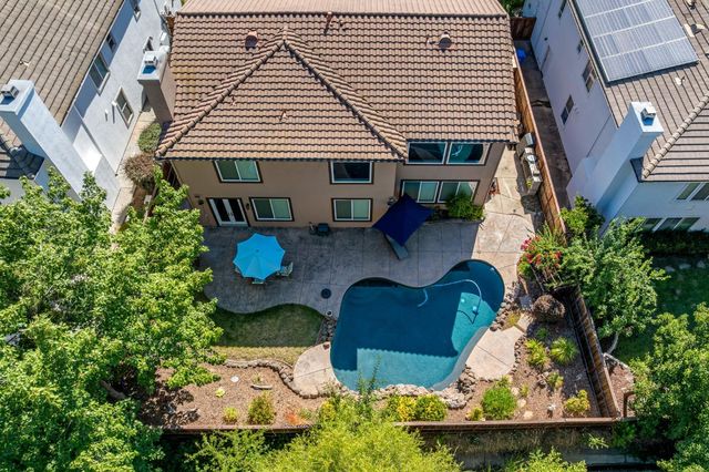 1560 Freswick Dr, Folsom, CA 95630