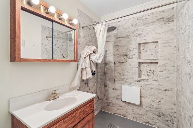 2206 Hawk Lane, Rolling Meadows, IL 60008