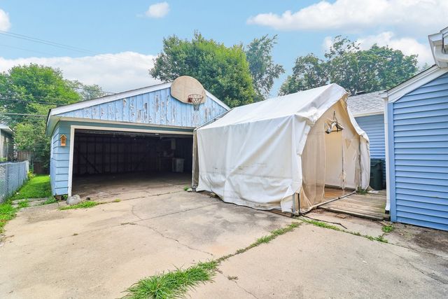 2206 Hawk Lane, Rolling Meadows, IL 60008