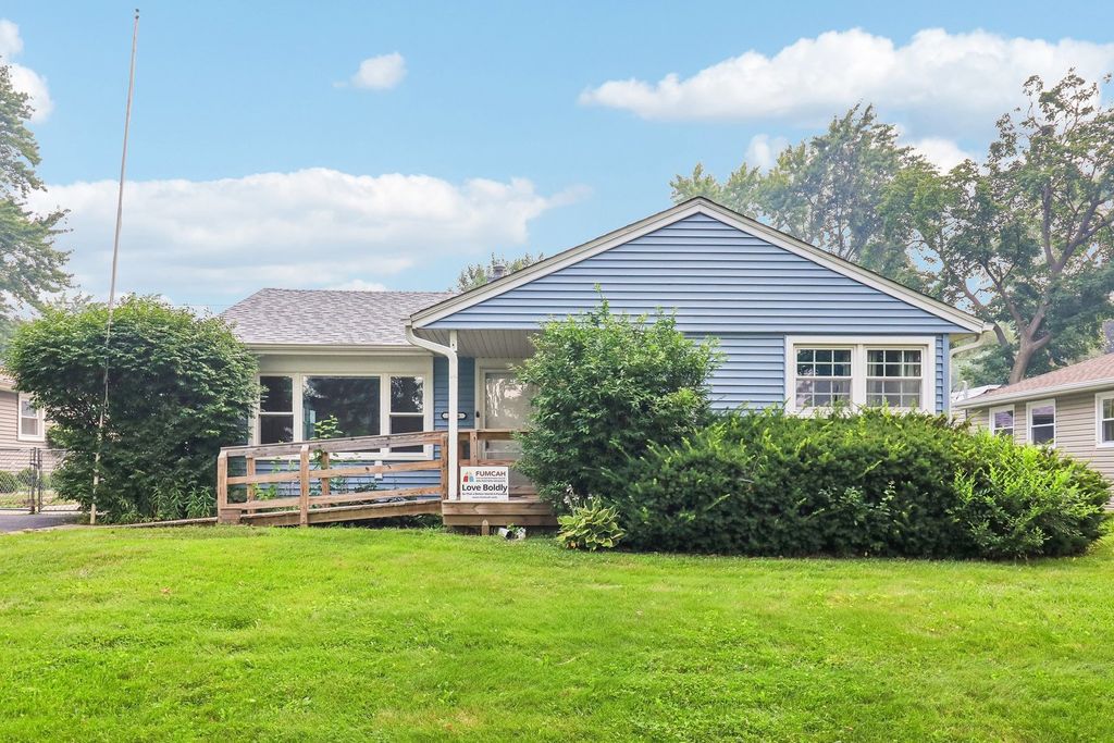 2206 Hawk Lane, Rolling Meadows, IL 60008