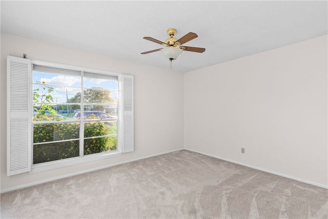1242 Memorial PKWY Pkwy, Portland, TX 78374