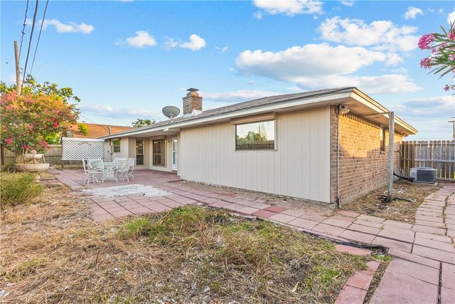 1242 Memorial PKWY Pkwy, Portland, TX 78374