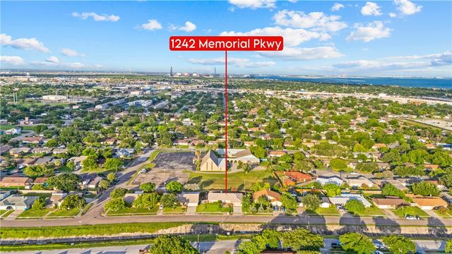 1242 Memorial PKWY Pkwy, Portland, TX 78374