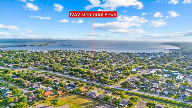 1242 Memorial PKWY Pkwy, Portland, TX 78374