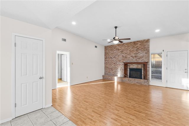 1242 Memorial PKWY Pkwy, Portland, TX 78374