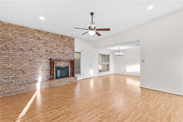 1242 Memorial PKWY Pkwy, Portland, TX 78374