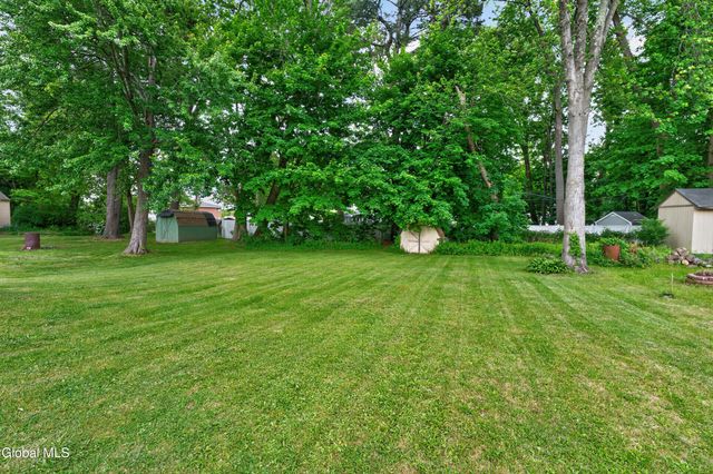 48 Schoolhouse Road, Guilderland, NY 12203