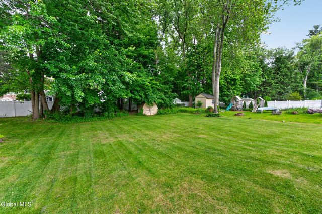 48 Schoolhouse Road, Guilderland, NY 12203