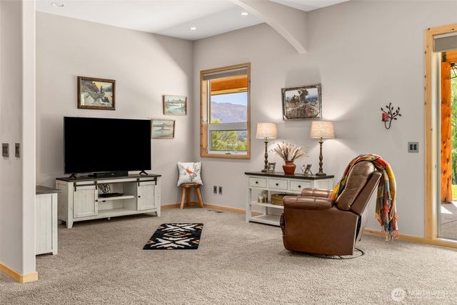 2720 NW Cascade Avenue, East Wenatchee, WA 98802