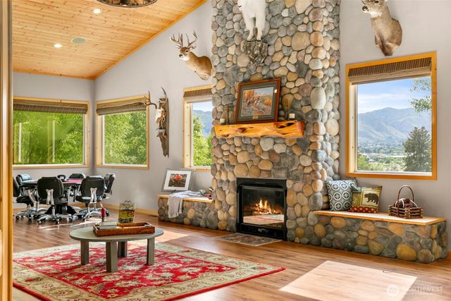 2720 NW Cascade Avenue, East Wenatchee, WA 98802