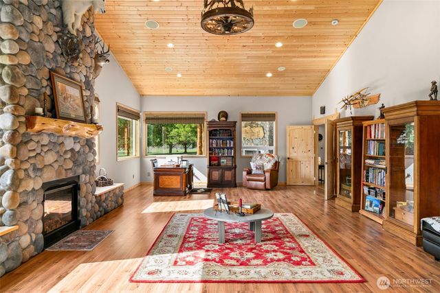 2720 NW Cascade Avenue, East Wenatchee, WA 98802