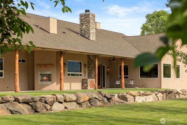 2720 NW Cascade Avenue, East Wenatchee, WA 98802