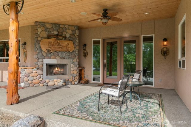 2720 NW Cascade Avenue, East Wenatchee, WA 98802