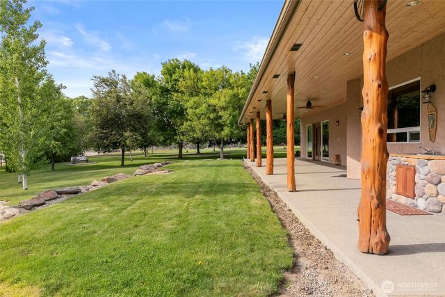 2720 NW Cascade Avenue, East Wenatchee, WA 98802