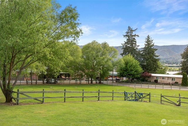 2720 NW Cascade Avenue, East Wenatchee, WA 98802