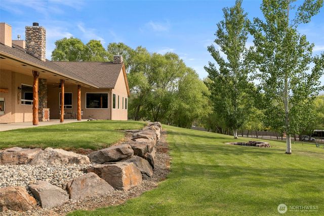 2720 NW Cascade Avenue, East Wenatchee, WA 98802