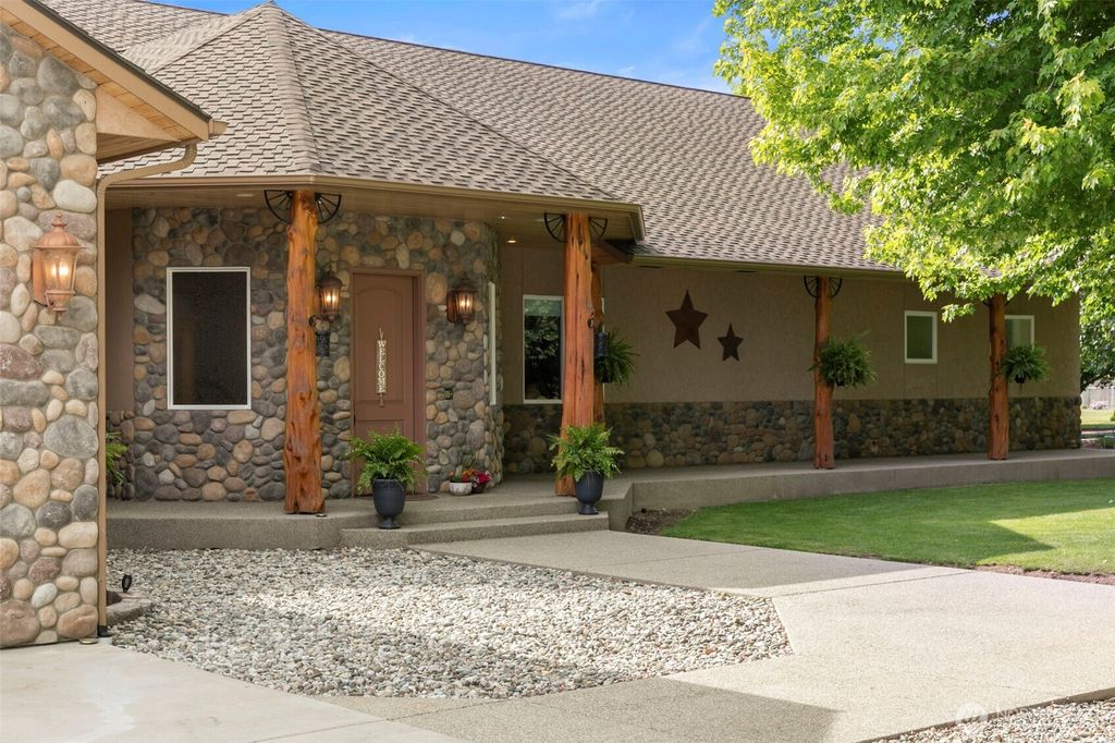 2720 NW Cascade Avenue, East Wenatchee, WA 98802