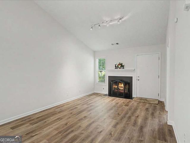 1075 Daventry Crossing, Woodstock, GA 30188