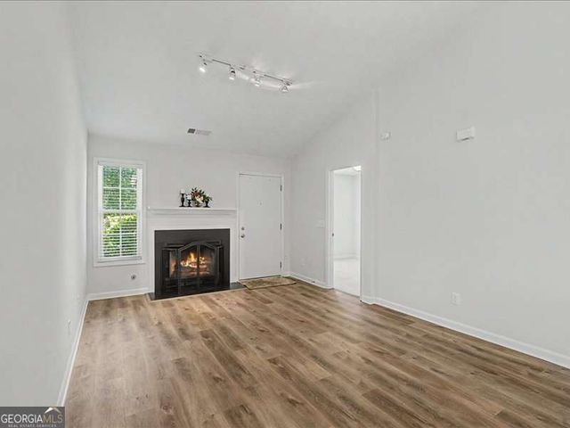 1075 Daventry Crossing, Woodstock, GA 30188