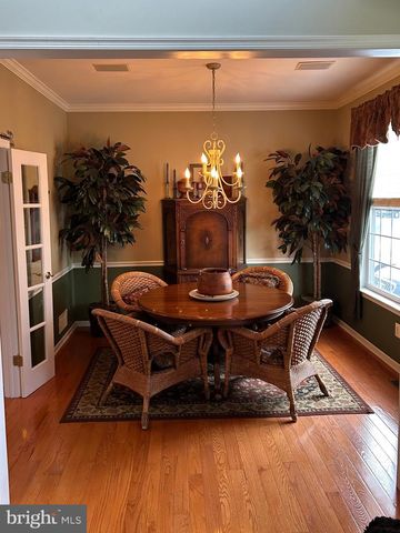 5 BERWICK CIR, East Windsor, NJ 08520