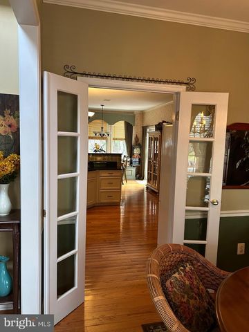 5 BERWICK CIR, East Windsor, NJ 08520