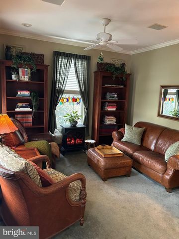 5 BERWICK CIR, East Windsor, NJ 08520