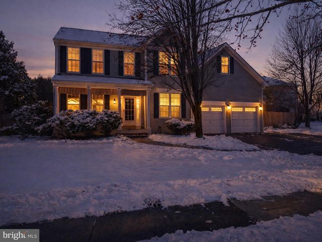 5 BERWICK CIR, East Windsor, NJ 08520