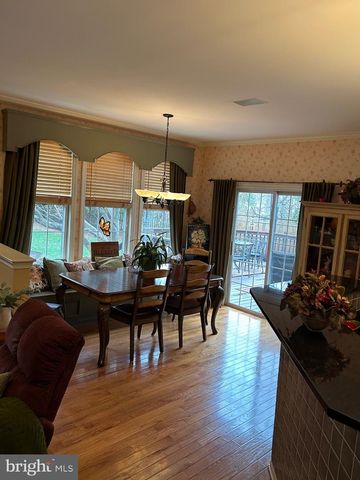 5 BERWICK CIR, East Windsor, NJ 08520