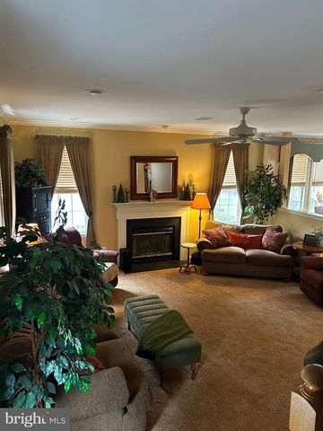 5 BERWICK CIR, East Windsor, NJ 08520