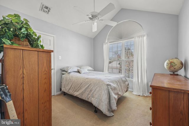 5 BERWICK CIR, East Windsor, NJ 08520