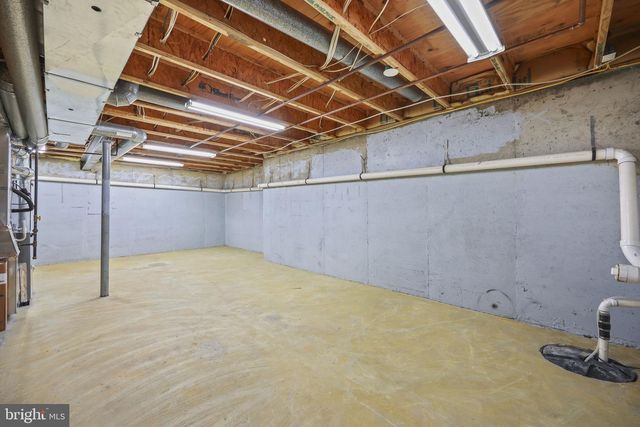 5 BERWICK CIR, East Windsor, NJ 08520