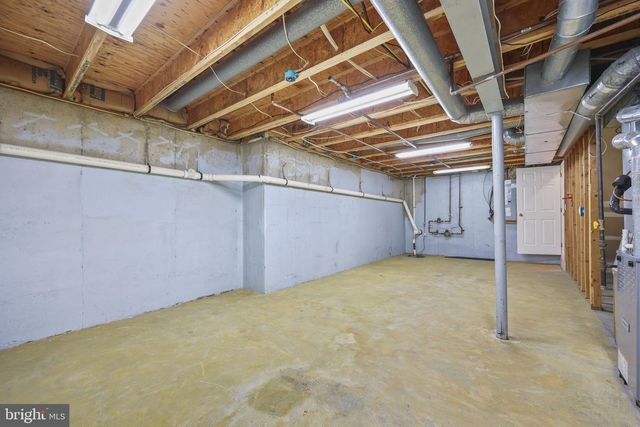 5 BERWICK CIR, East Windsor, NJ 08520