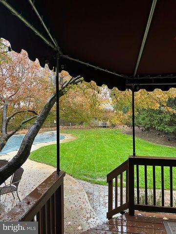 5 BERWICK CIR, East Windsor, NJ 08520