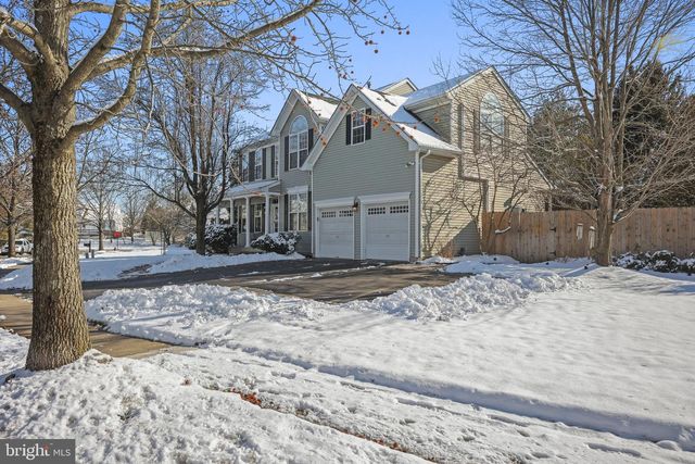 5 BERWICK CIR, East Windsor, NJ 08520
