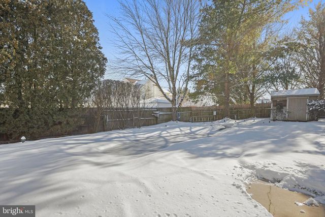 5 BERWICK CIR, East Windsor, NJ 08520