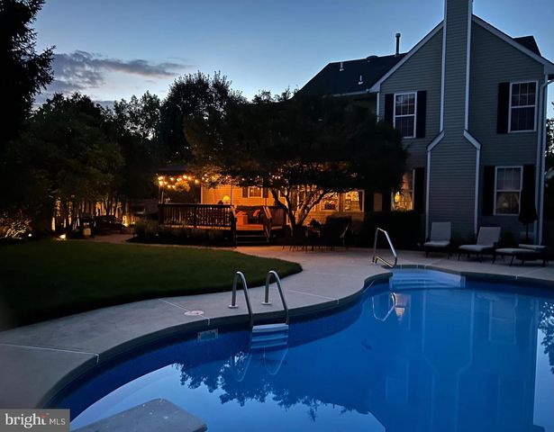 5 BERWICK CIR, East Windsor, NJ 08520