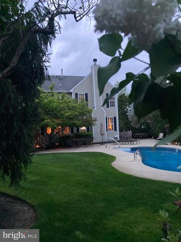 5 BERWICK CIR, East Windsor, NJ 08520