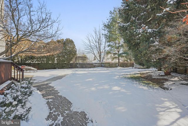 5 BERWICK CIR, East Windsor, NJ 08520