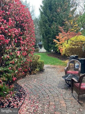 5 BERWICK CIR, East Windsor, NJ 08520