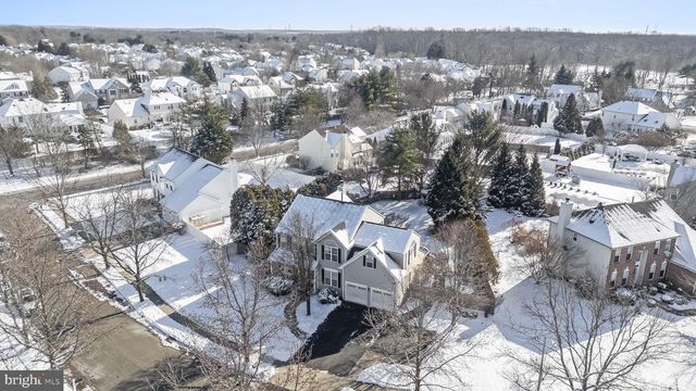 5 BERWICK CIR, East Windsor, NJ 08520