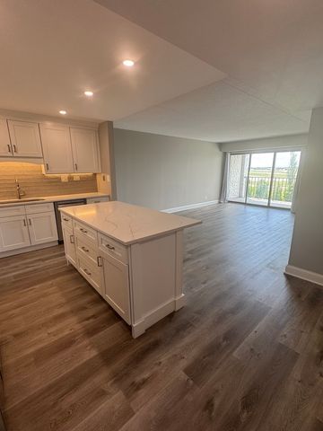 375 Plum Creek Drive 402, Wheeling, IL 60090