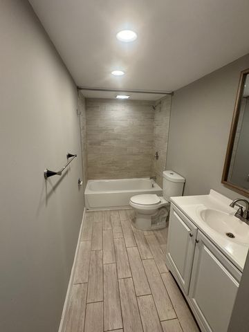 375 Plum Creek Drive 402, Wheeling, IL 60090