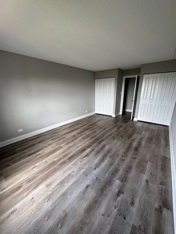 375 Plum Creek Drive 402, Wheeling, IL 60090