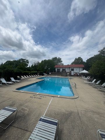 375 Plum Creek Drive 402, Wheeling, IL 60090