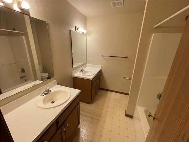 954 E Wildcat Run Street, Gardner, KS 66030